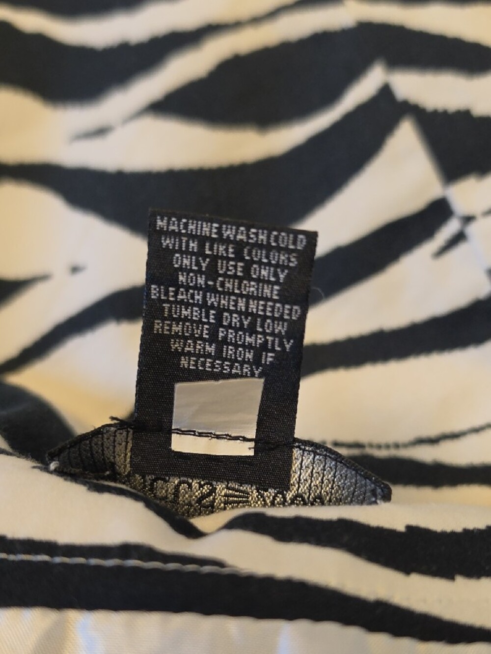 Focus 2000 98% Cotton Black and White Zebra Print Mini Skirt Size 6 - Picture 7 of 9
